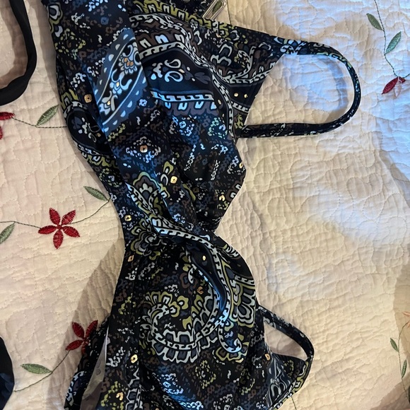 Two bikini tops - Picture 3 of 5